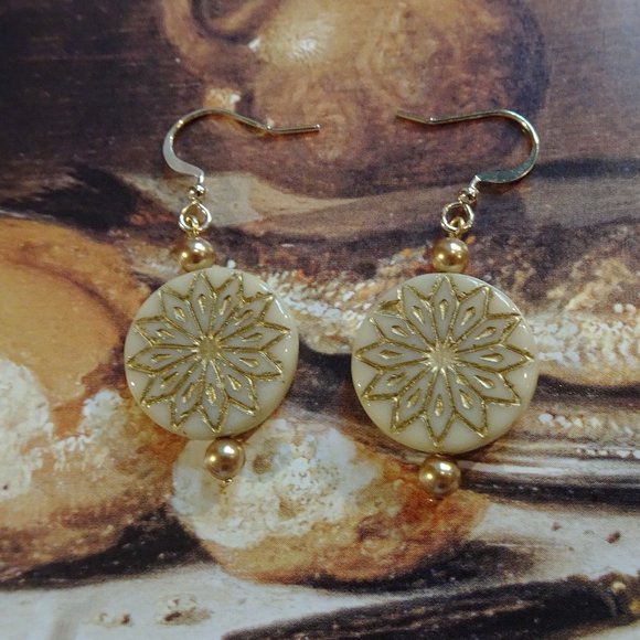 Earrings handmade with Czech coin beads in starburst design with gold & wheat - Picture 7 of 9